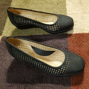 Naturalizer wedge shoes black 6.5